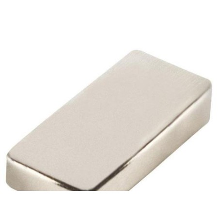 IMAN WOLFPACK NEODIMIO RECTANGULAR 28X11X3 MM.   (BLISTER 1 PIEZA)