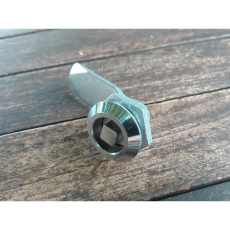 URKO CIERRE(MUEBLE METALICO) CUADRADO N.1401