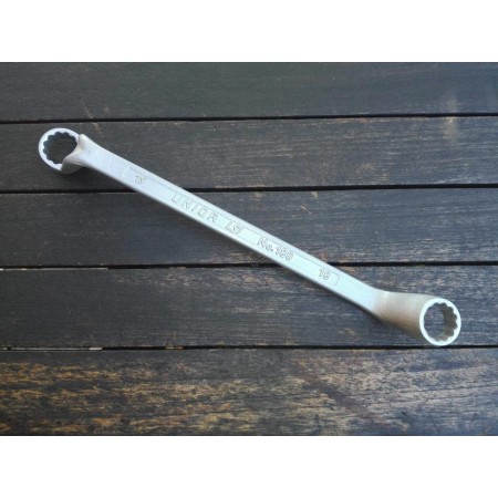 UNIOR LLAVE ESTRELLA ACODADA 180-18X19