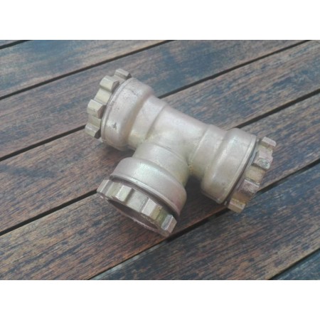 FYH DERIVACION LATON TE 3 BOCAS IGUALES 32 MM