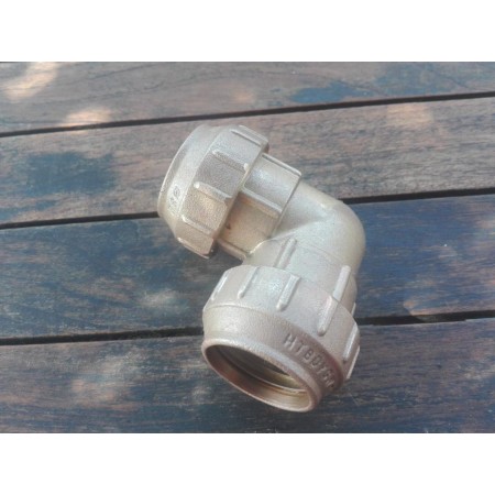 FYH CODO LATON BOCAS IGUALES 20 MM