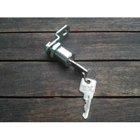 Cerradura de llave para taquillas metálicas