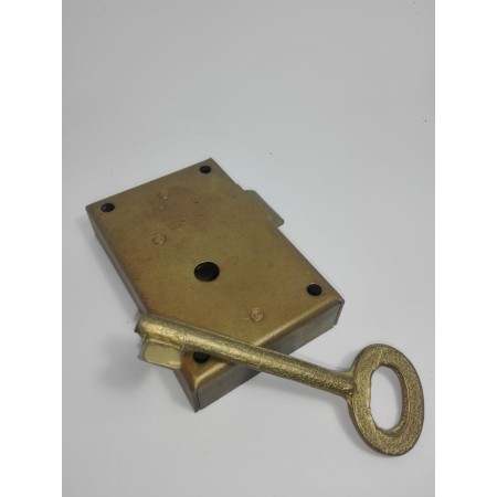 PICAPORTE SOBREPONER 80X50 CON LLAVE ARTÍSTICA